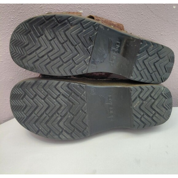 Dansko Mila Woven Vegan Leather Stapled Clog Sandals Honey Brown Size US9/EU40 - Picture 7 of 8